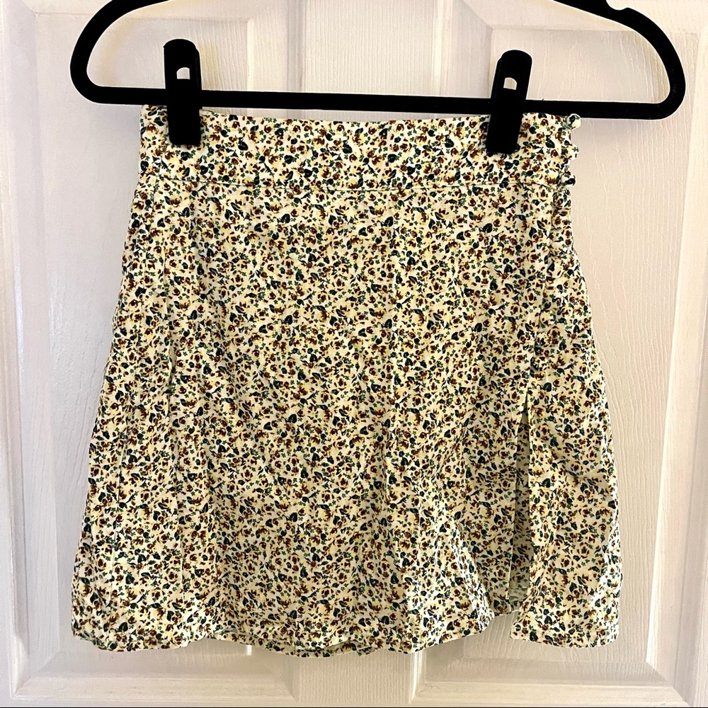 SIZE S | Zara Cream Printed Skirt / Skort